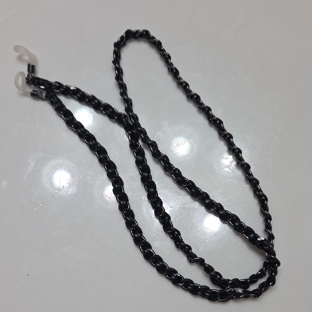 Black Twisted Chain Eyeglass Holder